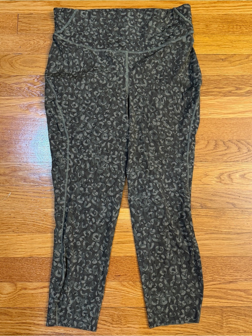Lululemon Base Pace High-Rise Crop 23" Intertwined Camo Medium Olive Multi SZ 10
